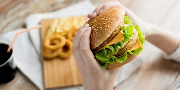 می خواهم غذا بخورم: واقعا گرسنه هستم یا حوصله ام سر رفته؟