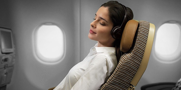 در پرواز چکار کنیم تا کمتر دچار جت لگ شویم؟