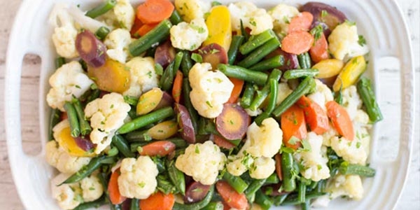 سالاد بخارپز با سس مخصوص