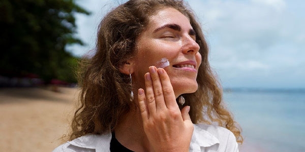 بهترین کرم ضد آفتاب آبرسان سبک