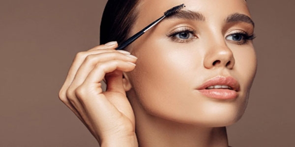 خواص روغن کرچک برای مو و ابرو