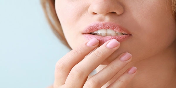 بهترین بالم لب برای خشکی لب