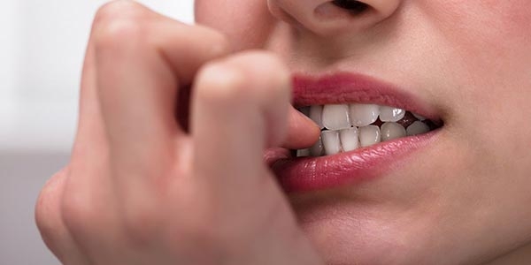 جویدن ناخن و درمان آن