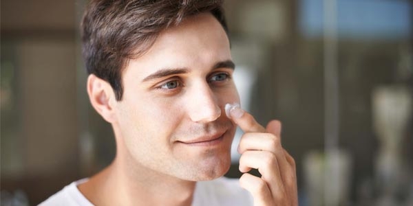 آیا در خانه و ماشین باید ضد آفتاب بزنیم؟