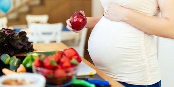 تغذیه مادر در دوران بارداری و شیر دهی