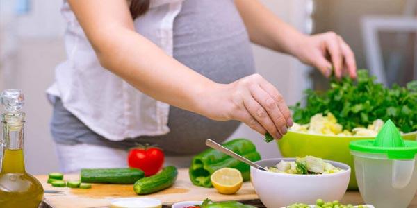 خانم های باردار بخوانند: تغذیه صحیح در دوران بارداری
